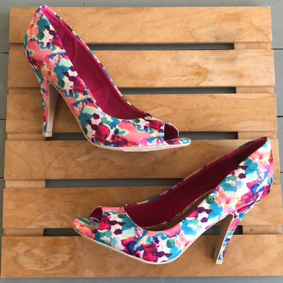 Christian Siriano Shoes - Christian Siriano peep toe floral heels size 8.5